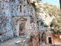 Θεωρείται το αρχαιότερο μοναστήρι στην Κρήτη, καθώς ιδρύθηκε τον 10οαιώνα όπως λέγεται από τον Άγιο Ιωάννη τον Ξένο ή Ερημίτη που κατάγονταν από το Σίβα Πυργιωτίσσης. 