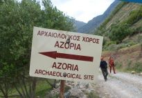 ... στον αρχαιολογικό χώρο του Αζοριά . 