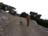 Ιωάννα (μαμά) & Γιαννάκης (γιος) τα κατάφεραν περίφημα. Αν ο Γιαννάκης ακολουθήσει τα χνάρια του παππού του θα γίνει μεγάλος ορειβάτης . 
