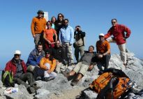 Η ομάδα μας :έντεκα ορειβάτες του ΕΟΣ Ηρακλείου και  δύο από τον ΕΟΣ Μοιρών στην κορυφή του Γκίγκιλου .