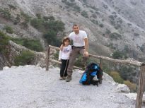 Ο μικρότερος ορειβάτης της παρέας μας , ο Λευτέρης , μαζί με τον μπαμπά , Νεκτάριο . 