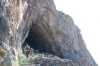 Η είσοδος του εντυπωσιακού σπηλαίου του Αγ. Αντωνίου . 