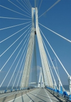 Η γέφυρα Ρίου-Αντιρρίου , η μεγαλύτερη καλωδιωτή γέφυρα στον κόσμο. 