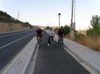 Λίγο μετά τα Πιτσίδια προς Μάταλα , υπάρχει ένας πολύ όμορφος ποδηλατόδρομος . Άιντε και στα δικά μας . 