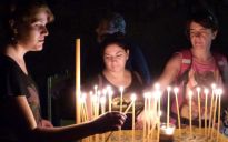 ... και άλλα κορίτσια της παρέας μας , ανάβουν ένα κερί στον ιερό ναό της Παναγίας της Μαρτσαλιανής . 