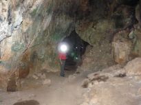 Δίπλα στη μονή Καθολικού βρίσκεται το σπήλαιο όπου ασκήτεψε ο Άγιος Ιωάννης ο Ερημίτης . 